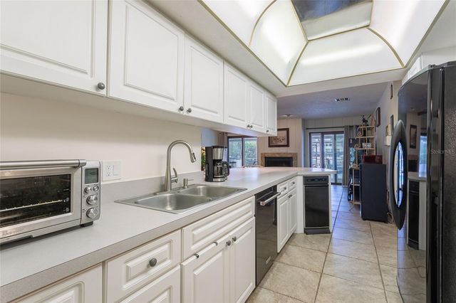 6104 SCHOONER WAY, Tampa, FL 33615