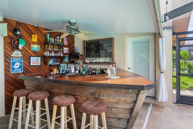 6104 SCHOONER WAY, Tampa, FL 33615