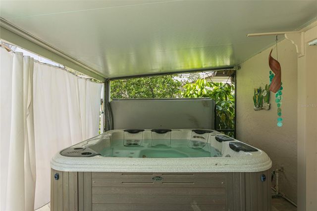 6104 SCHOONER WAY, Tampa, FL 33615