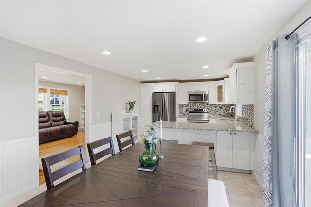 187 Maplewood Drive, East Greenwich, RI 02818