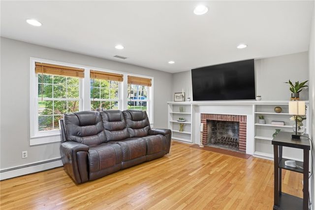 187 Maplewood Drive, East Greenwich, RI 02818