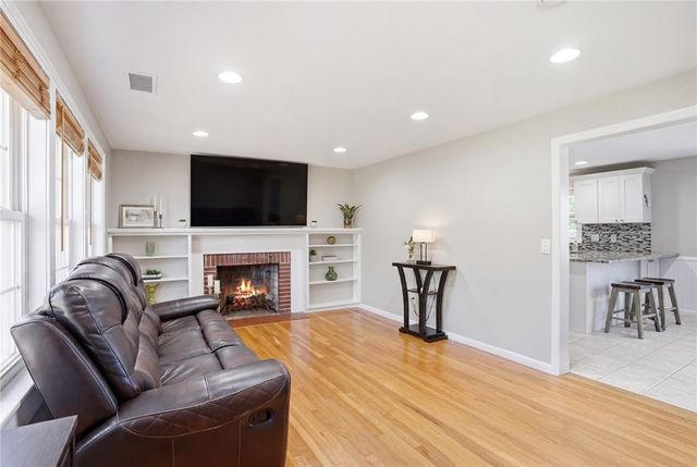 187 Maplewood Drive, East Greenwich, RI 02818