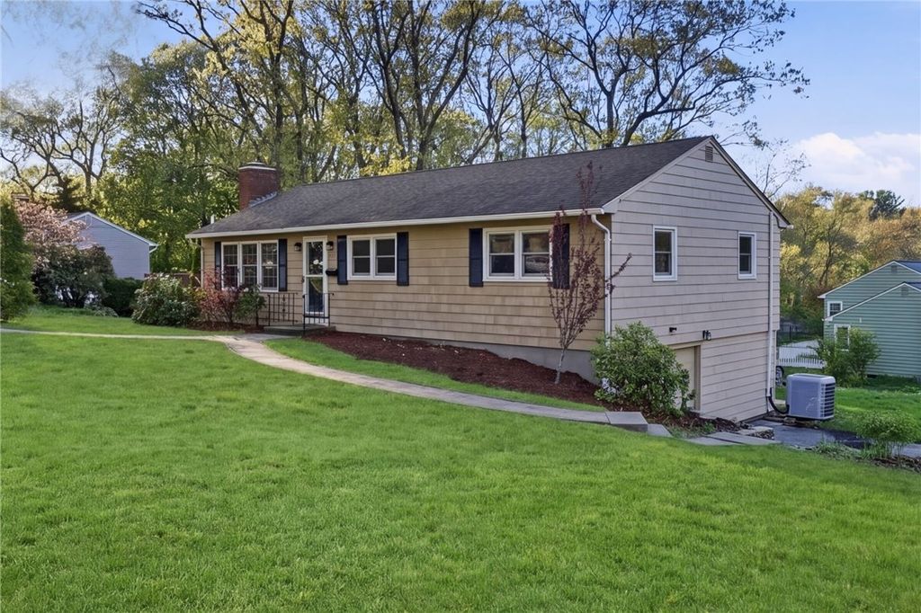 187 Maplewood Drive, East Greenwich, RI 02818