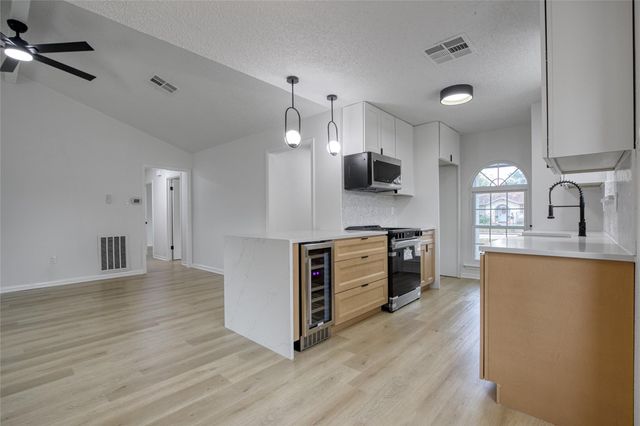 5802 Chrystell Lane, Houston, TX 77092