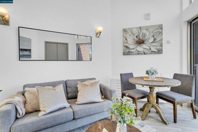 410 Webster St 5, Oakland, CA 94607