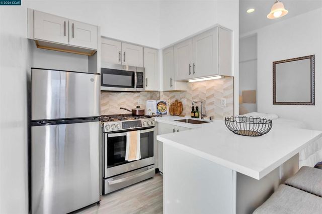 410 Webster St 5, Oakland, CA 94607