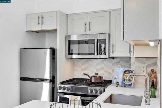 410 Webster St 5, Oakland, CA 94607