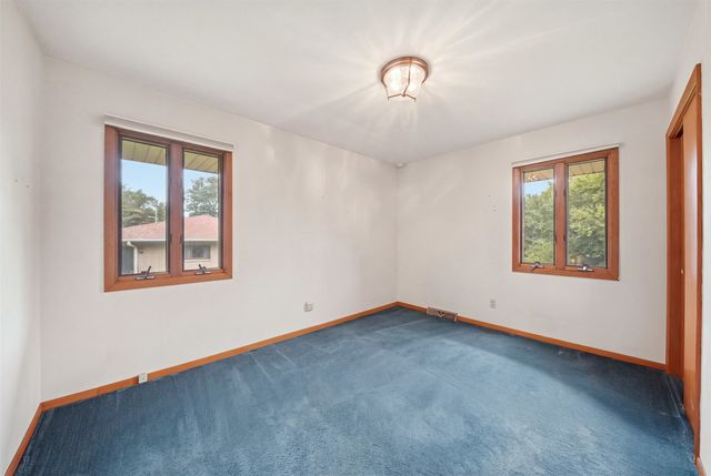 4930 E Oakwood Drive, Pleasant Hill, IA 50327
