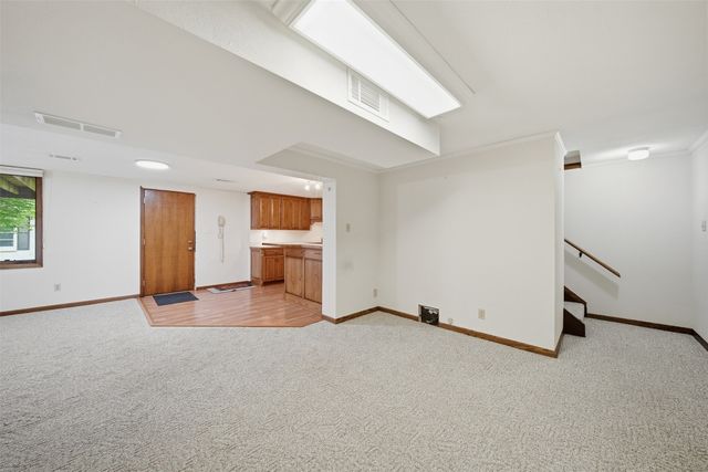 4930 E Oakwood Drive, Pleasant Hill, IA 50327