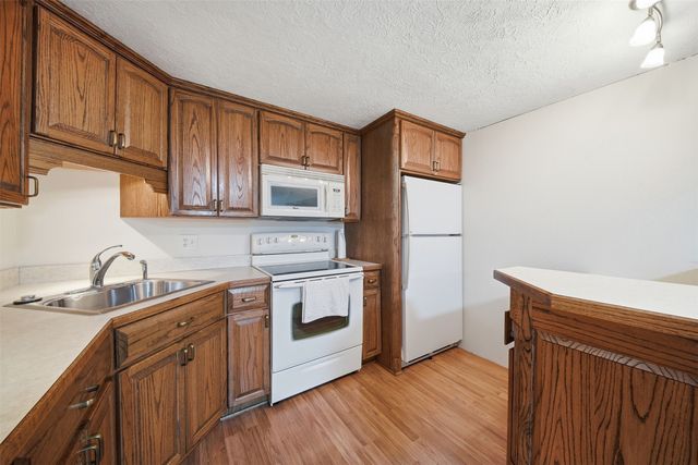 4930 E Oakwood Drive, Pleasant Hill, IA 50327