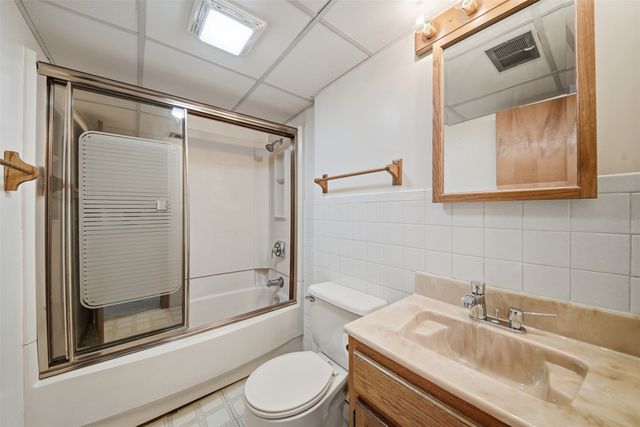 4930 E Oakwood Drive, Pleasant Hill, IA 50327