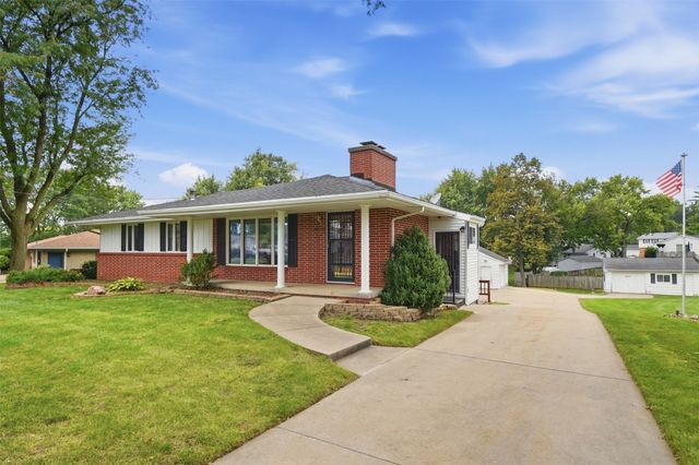 4930 E Oakwood Drive, Pleasant Hill, IA 50327