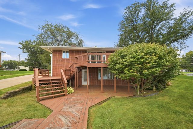 4930 E Oakwood Drive, Pleasant Hill, IA 50327