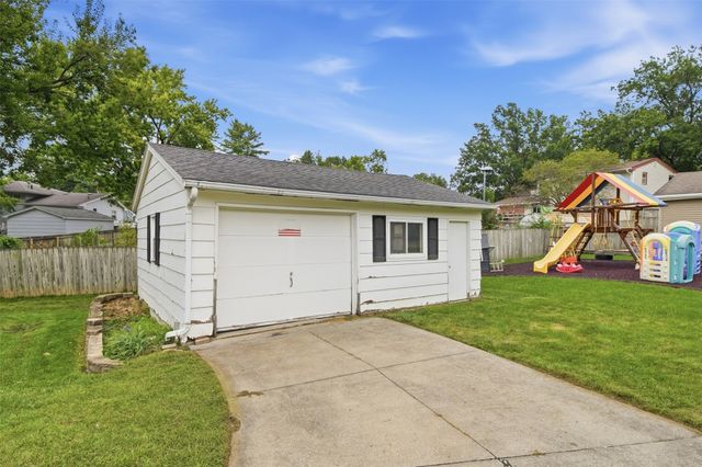 4930 E Oakwood Drive, Pleasant Hill, IA 50327