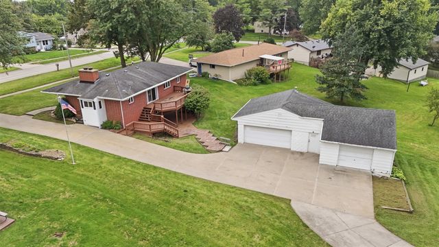 4930 E Oakwood Drive, Pleasant Hill, IA 50327