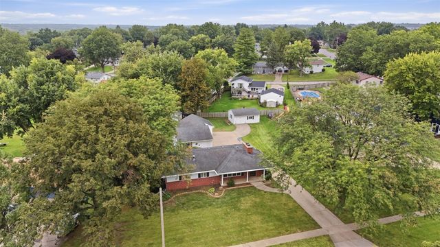 4930 E Oakwood Drive, Pleasant Hill, IA 50327