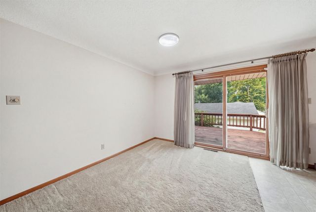 4930 E Oakwood Drive, Pleasant Hill, IA 50327