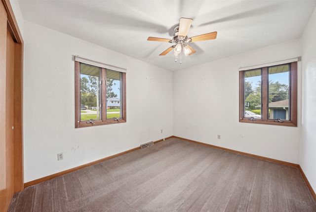 4930 E Oakwood Drive, Pleasant Hill, IA 50327