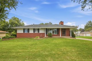 4930 E Oakwood Drive, Pleasant Hill, IA 50327