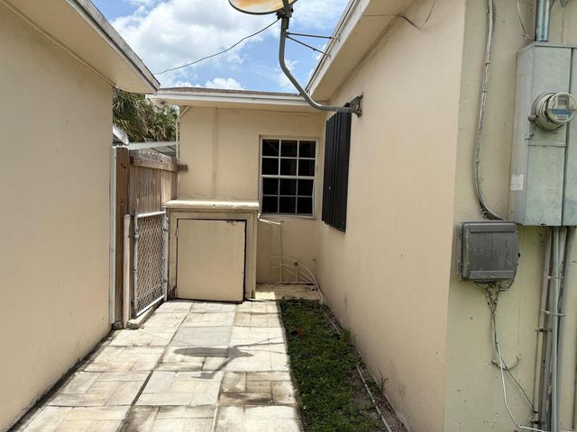 706 Glenn Parkway Rear, Hollywood, FL 33021