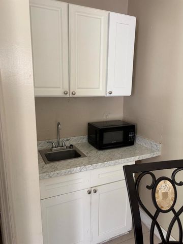706 Glenn Parkway Rear, Hollywood, FL 33021