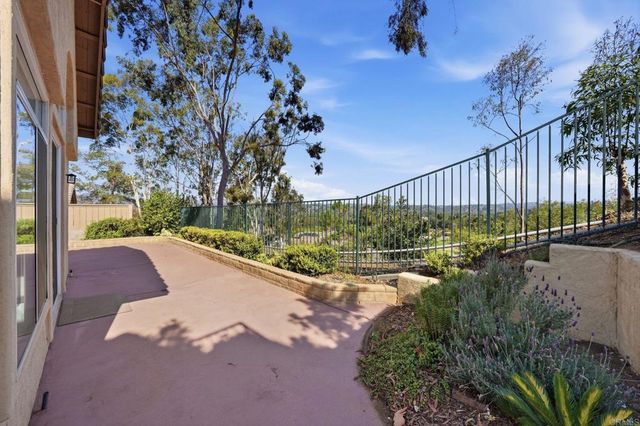 810 Calle Montera, Escondido, CA 92025