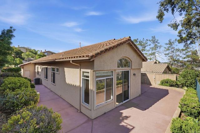 810 Calle Montera, Escondido, CA 92025