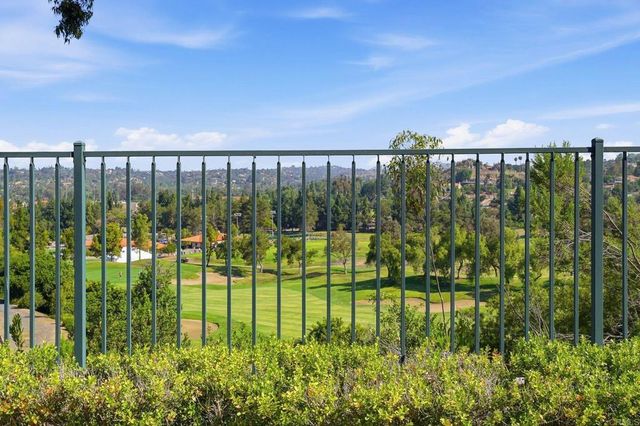 810 Calle Montera, Escondido, CA 92025