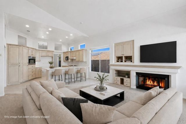 810 Calle Montera, Escondido, CA 92025