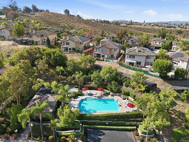 810 Calle Montera, Escondido, CA 92025