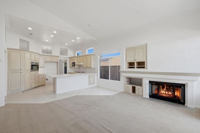 810 Calle Montera, Escondido, CA 92025