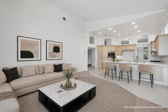 810 Calle Montera, Escondido, CA 92025