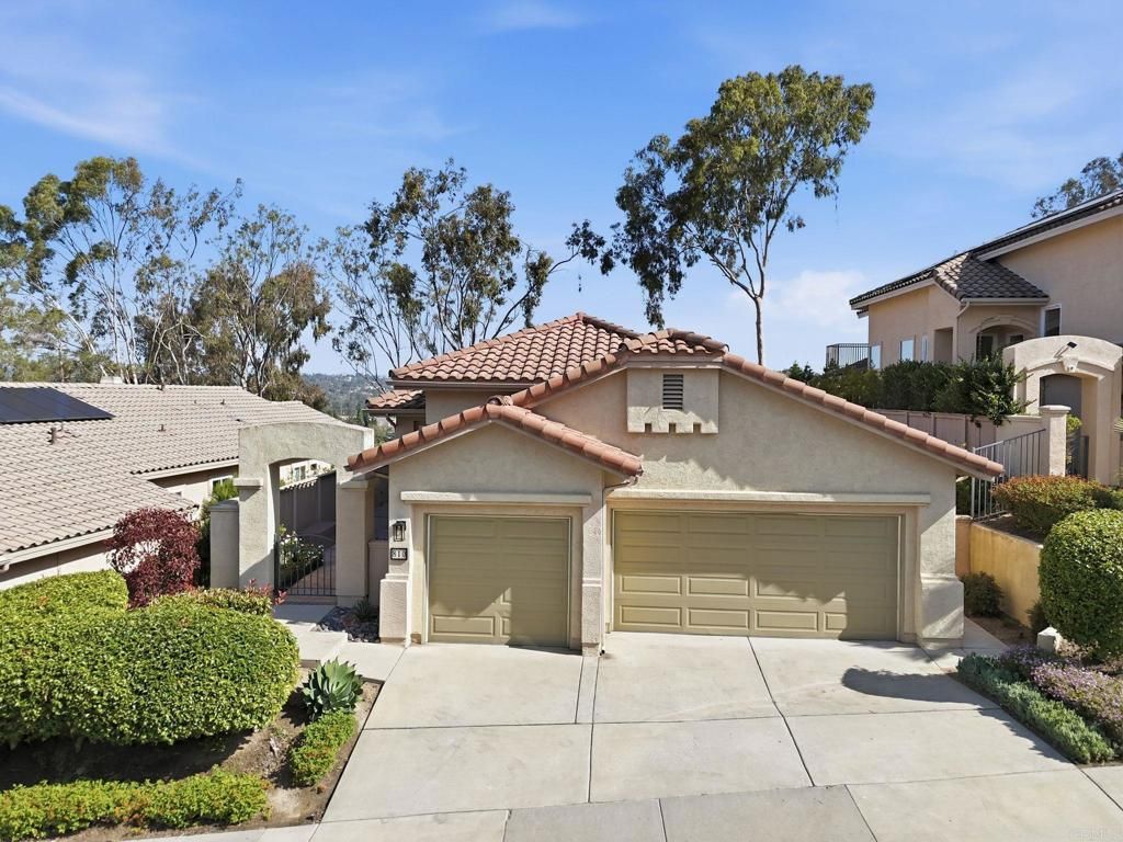 810 Calle Montera, Escondido, CA 92025