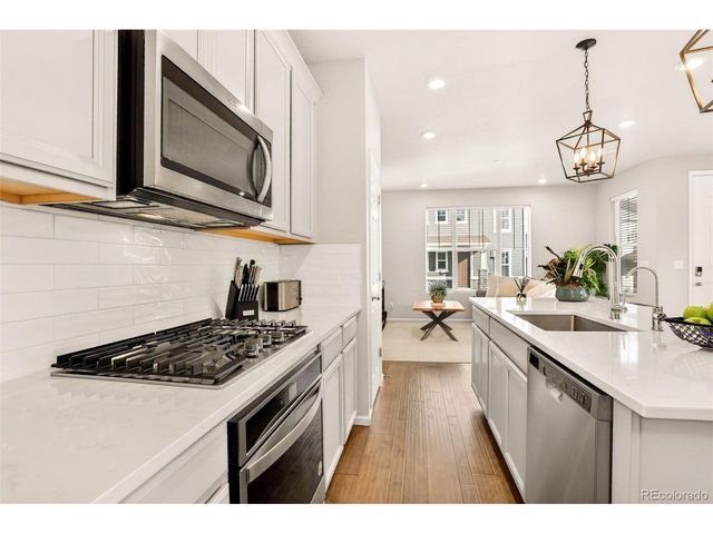 7184 Othello St, Castle Pines, CO 80108