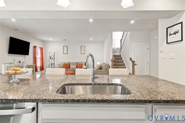 8724 Kingsland Park Dr, North Chesterfield, VA 23237