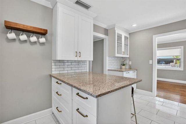 2810 SANDERS DRIVE, Tampa, FL 33611