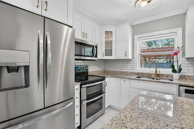 2810 SANDERS DRIVE, Tampa, FL 33611