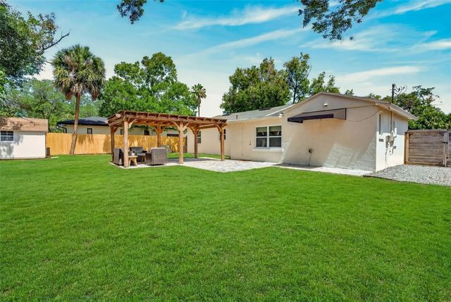 2810 SANDERS DRIVE, Tampa, FL 33611