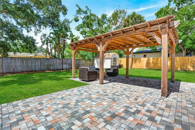 2810 SANDERS DRIVE, Tampa, FL 33611