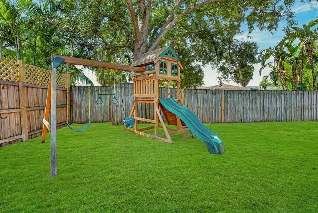 2810 SANDERS DRIVE, Tampa, FL 33611