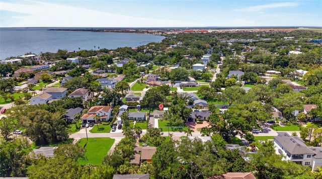 2810 SANDERS DRIVE, Tampa, FL 33611