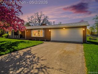 4488 Thorntree Drive, Burton, MI 48509