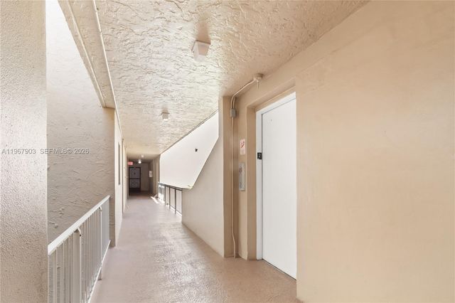 9440 Tangerine Pl 202, Davie, FL 33324