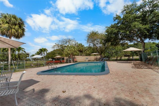 9440 Tangerine Pl 202, Davie, FL 33324