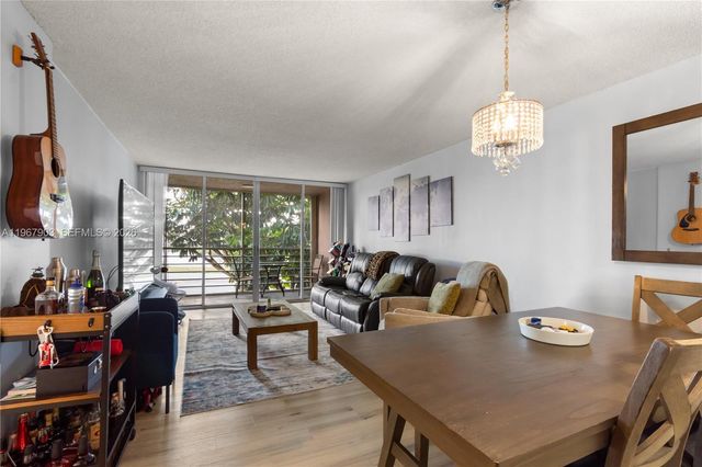 9440 Tangerine Pl 202, Davie, FL 33324