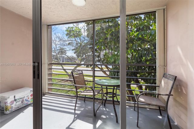 9440 Tangerine Pl 202, Davie, FL 33324