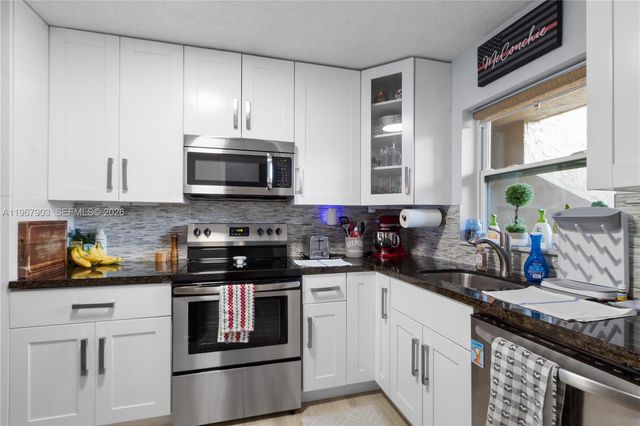 9440 Tangerine Pl 202, Davie, FL 33324