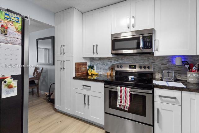 9440 Tangerine Pl 202, Davie, FL 33324