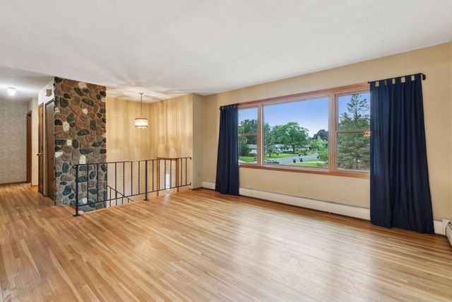 2074 Carnelian Lane, Eagan, MN 55122