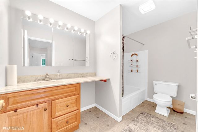 1773 SHOSHONEE Trail 1773, Wheeling, IL 60090